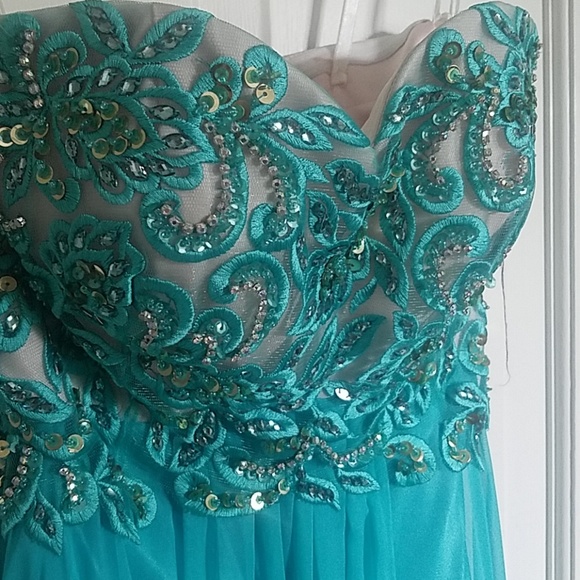 Dress - Picture 2 of 3
